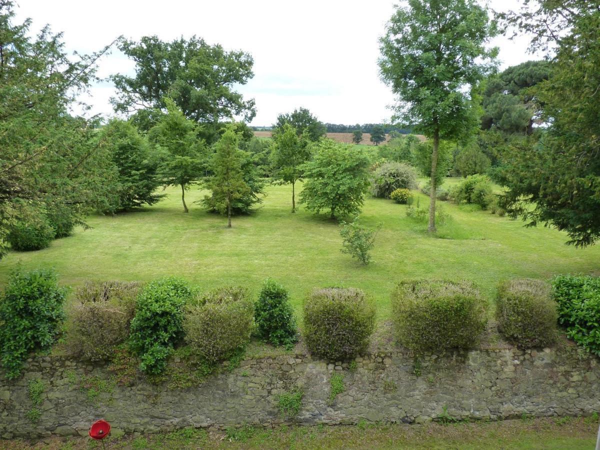 Bed and Breakfast Le Manoir "Aux Douves" Bazoges-en-Paillers Esterno foto